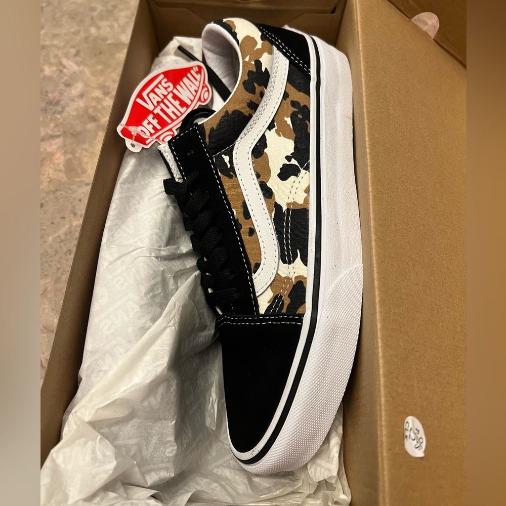 Women’s old school vans cow multi NEW size 8